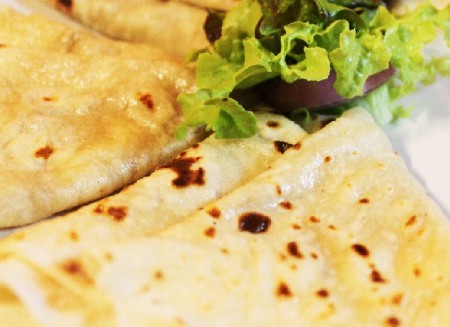 5 pieces of Lokscha filled with smooth chicken spread .... 110 B